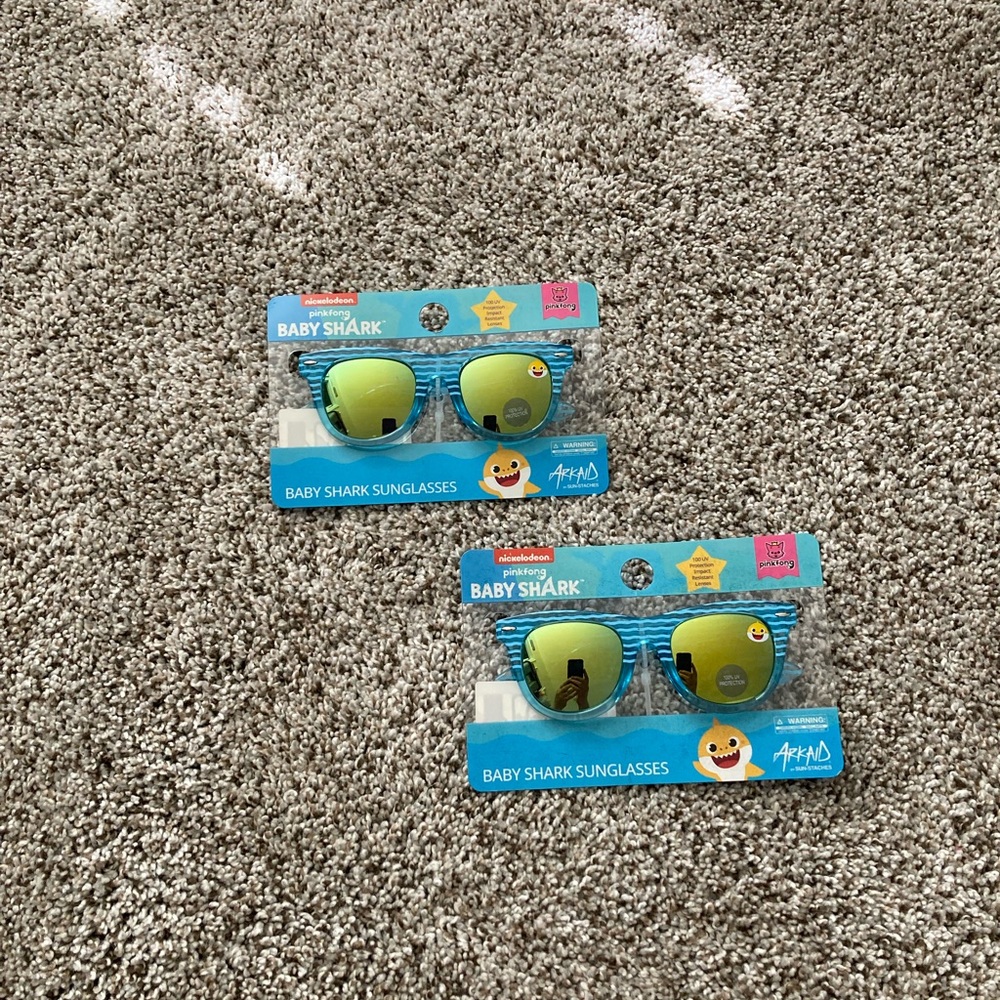 BABY SHARK KIDS SUNGLASSES 4.5 INCHES WIDE SUMMER POOL VACATION 100 UV NEW X 2